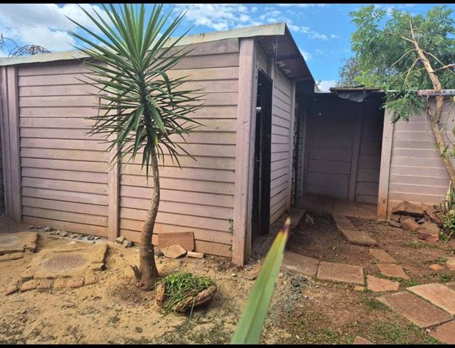 3 BEDROOM HOUSE FOR SALE IN LENASIA SOUTH